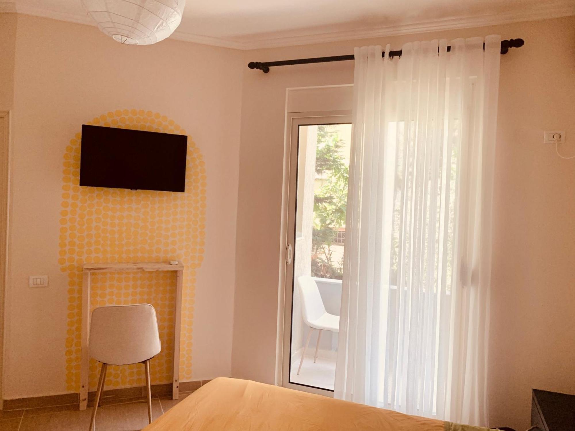 Family Tree - Quiet Area - Self Check In Aparthotel Golem  Exterior photo